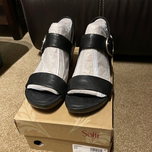 Sofft Vaya Black Sandals - Picture 3 of 8